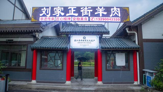 山城美食探秘：从洪崖洞到綦江北渡鱼的味觉之旅
