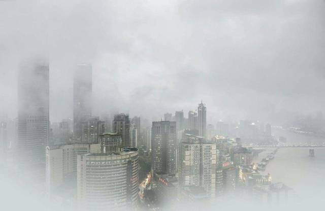 雾锁山城探秘记：玩转重庆不可不知的气候特点与多雾奇观