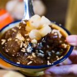 重庆猎奇美食新体验：榴莲火锅的独特魅力与味觉冒险