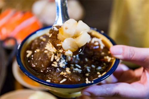 重庆猎奇美食新体验：榴莲火锅的独特魅力与味觉冒险