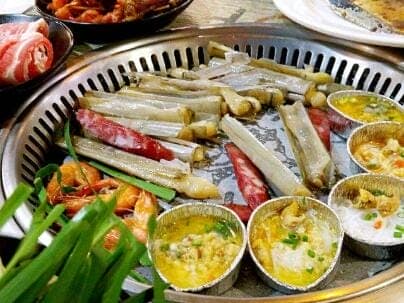 重庆美食地图：从麻辣火锅到甜蜜冰粉，探索山城的味蕾盛宴