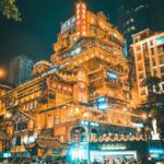 穿越8D魔幻重庆：在赛博朋克夜景中寻找未来都市的极致魅力