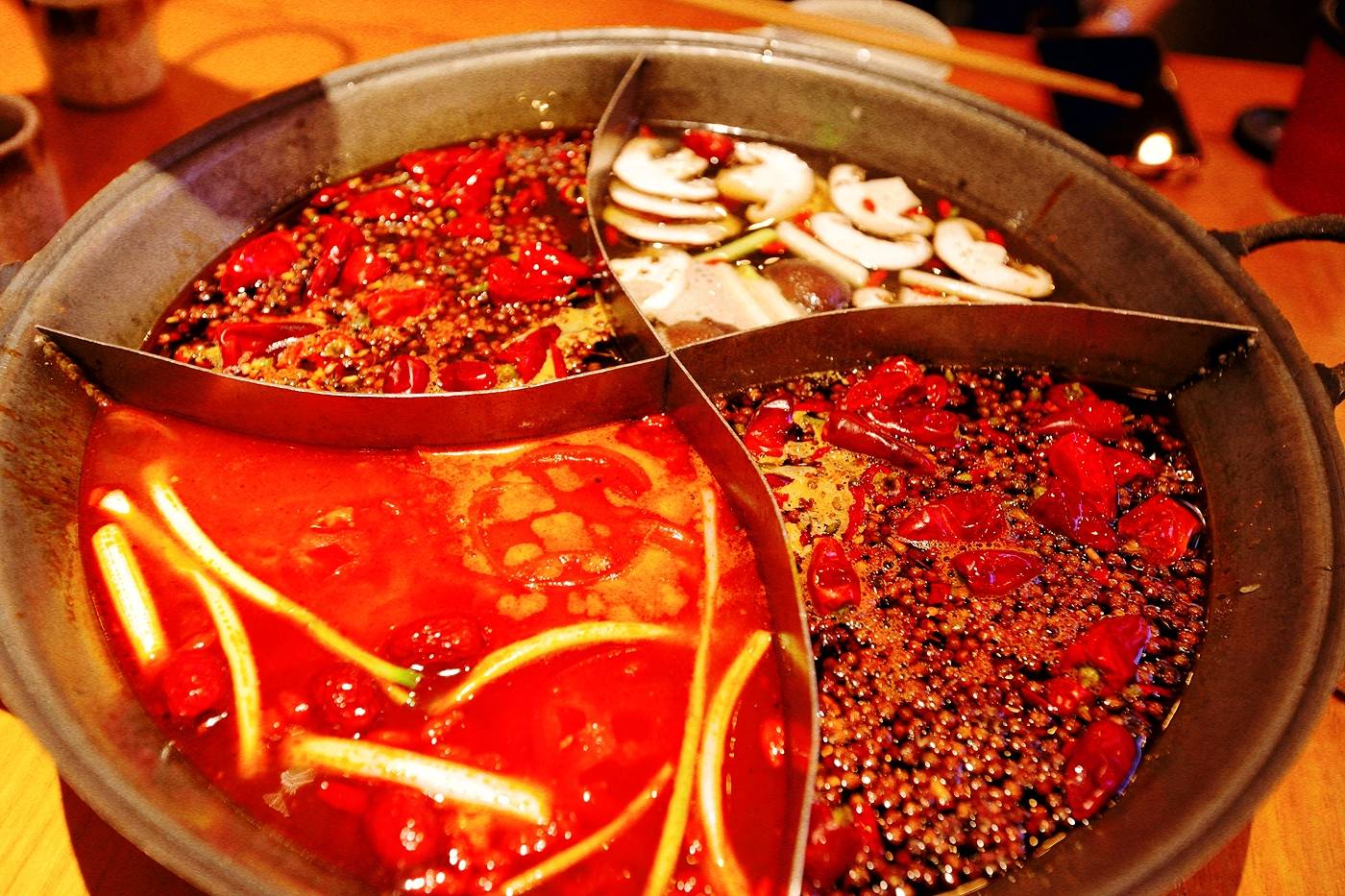重庆江湖菜：火辣美食文化的味觉狂欢，带你玩转山城舌尖上的江湖。