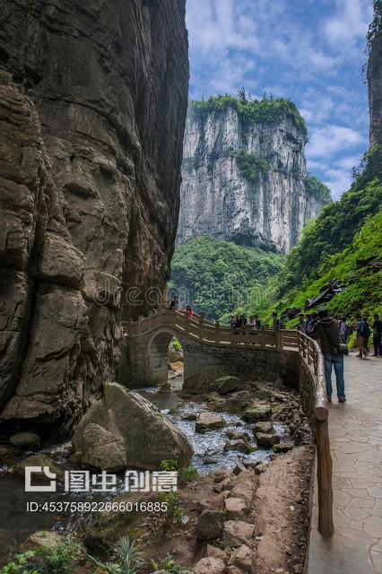 探秘山城地质奇观：玩转重庆喀斯特地貌的终极指南