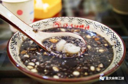 山城美食探秘：从洪崖洞到涪陵油醪糟的重庆味道之旅