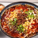 重庆美食之旅：火辣街头小吃与地道美食文化的完美融合