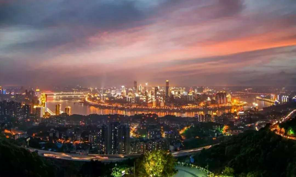 雾都重庆：揭秘山城独特气候下的游玩攻略与生活智慧