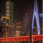 重庆赛博朋克之夜：8D魔幻都市的霓虹秘境与未来光影