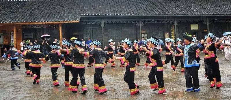 重庆土家族摆手舞：穿越千年的民间艺术瑰宝