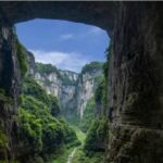 探秘重庆武隆天坑群：大自然的鬼斧神工与地质奇观