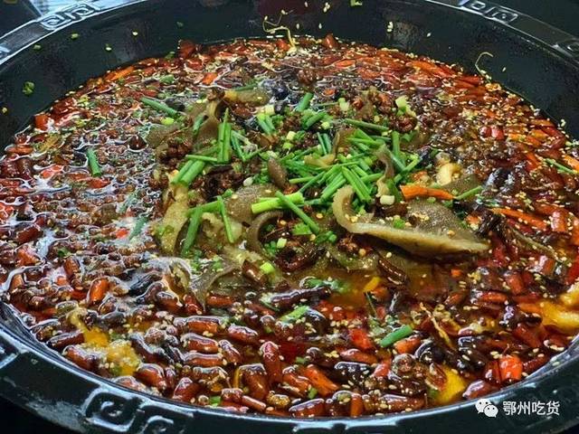 重庆美食江湖行：毛血旺与江湖菜的麻辣诱惑