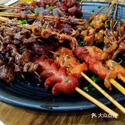 重庆美食猎奇记：探寻烤猪鼻筋的百年秘方与独特风味