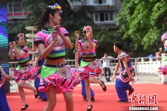 摆手舞跃动山城：探秘重庆土家族非遗舞蹈的千年韵律