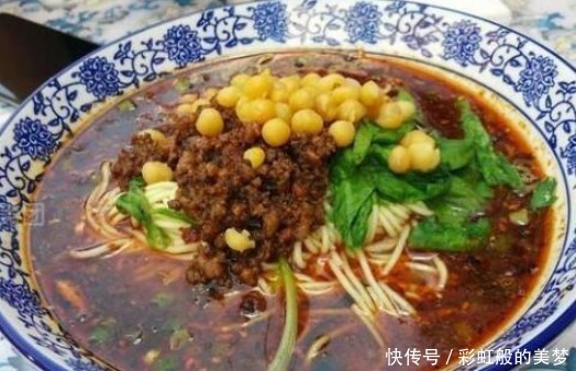 重庆小面与豌杂面的味觉盛宴：探寻山城最地道的面食文化