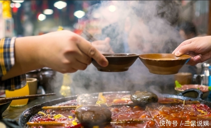 玩转重庆：除了火锅和夜景，酸辣粉才是这座山城的灵魂美食