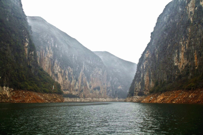 长江三峡奇观：巫山小三峡与瞿塘峡的山水秘境之旅