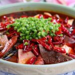 重庆毛血旺：一道江湖菜的麻辣传奇，探寻山城最地道的火辣滋味