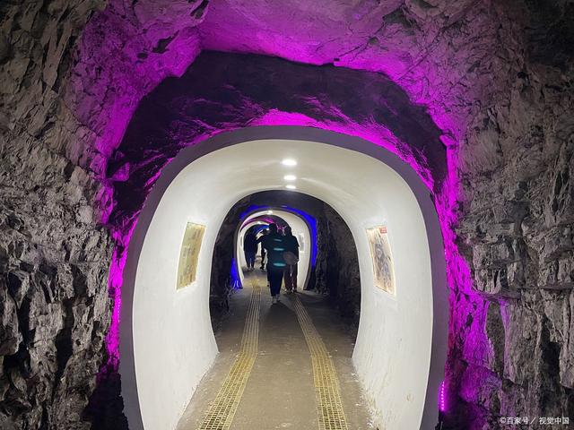 探秘重庆地下世界：从防空洞到地下迷宫的魔幻穿越之旅