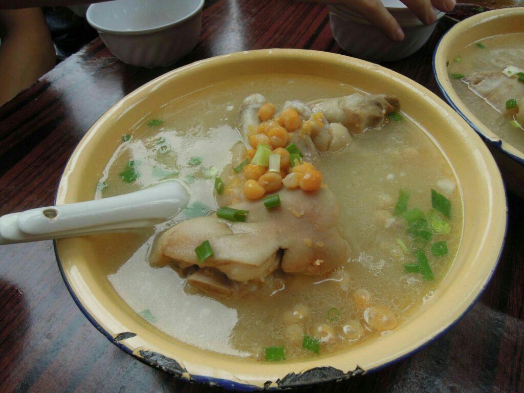 重庆必吃蹄花汤全攻略：从百年老店到隐藏美味一网打尽