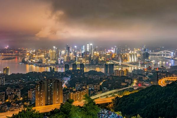 登顶南山一棵树，360度尽览重庆两江四岸绝美夜景