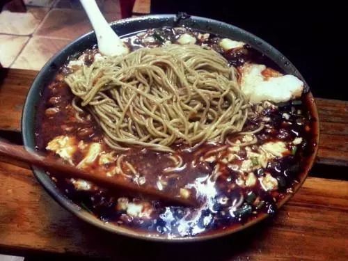 重庆美食之旅：探寻重庆小面与涪陵豆花面的地道风味