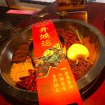 麻辣山城的美食密码：探寻重庆火锅与卤味火锅的百年传承与创新