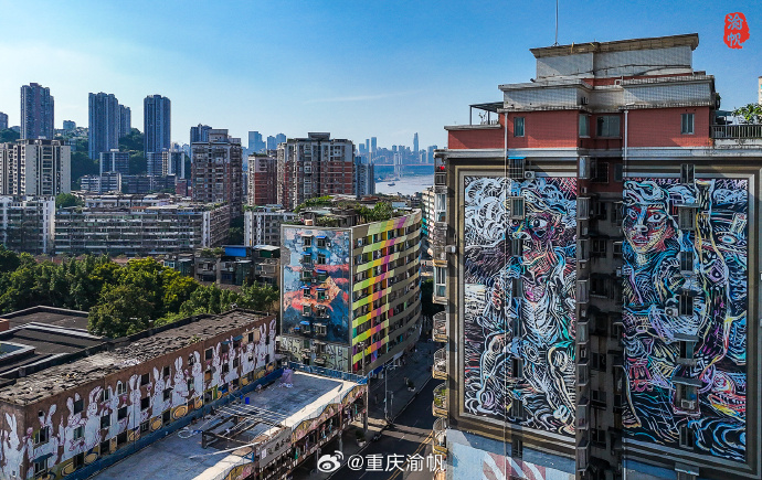 重庆黄桷坪涂鸦艺术街：用色彩讲述山城故事的街头美术馆