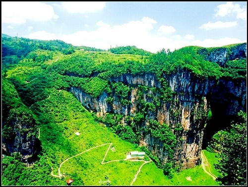 探秘重庆武隆喀斯特奇观 徜徉仙女山云端草原秘境