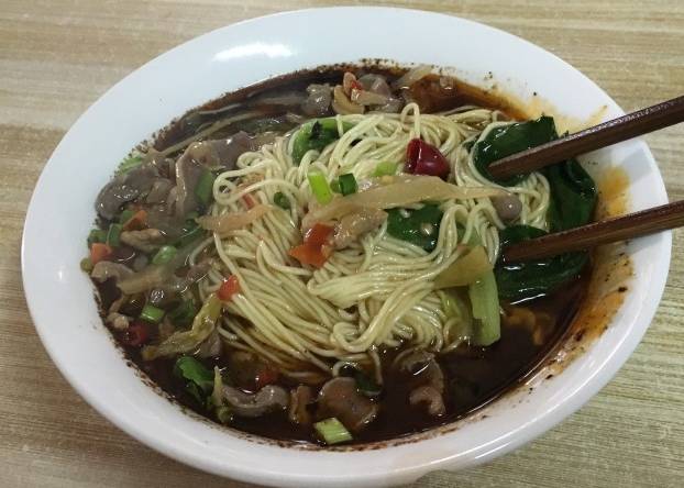 玩转重庆美食之旅：探寻糊辣壳小面的麻辣传奇