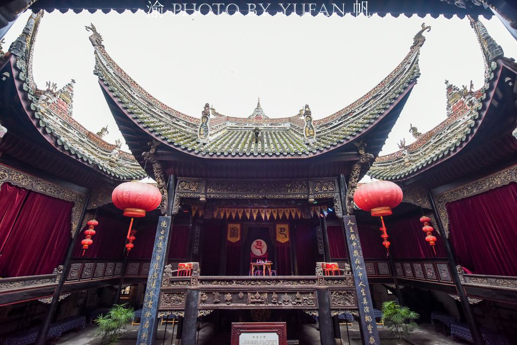 山城艺术巡礼：探寻重庆传统建筑与雕刻艺术的千年密码