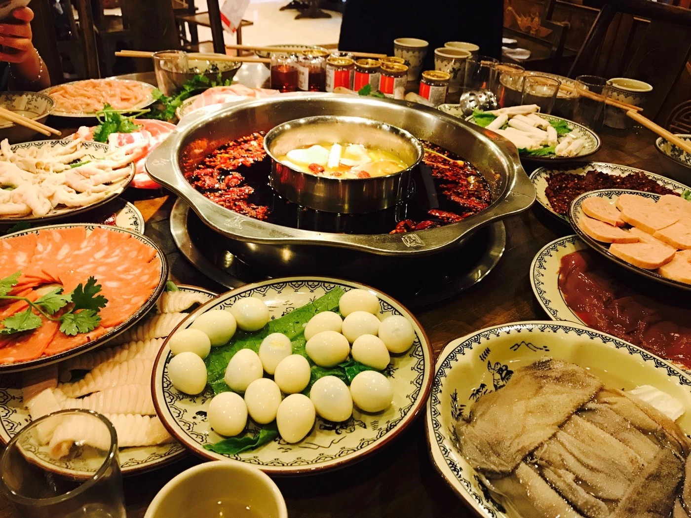 麻辣鲜香里的山城记忆：探寻重庆火锅的前世今生
