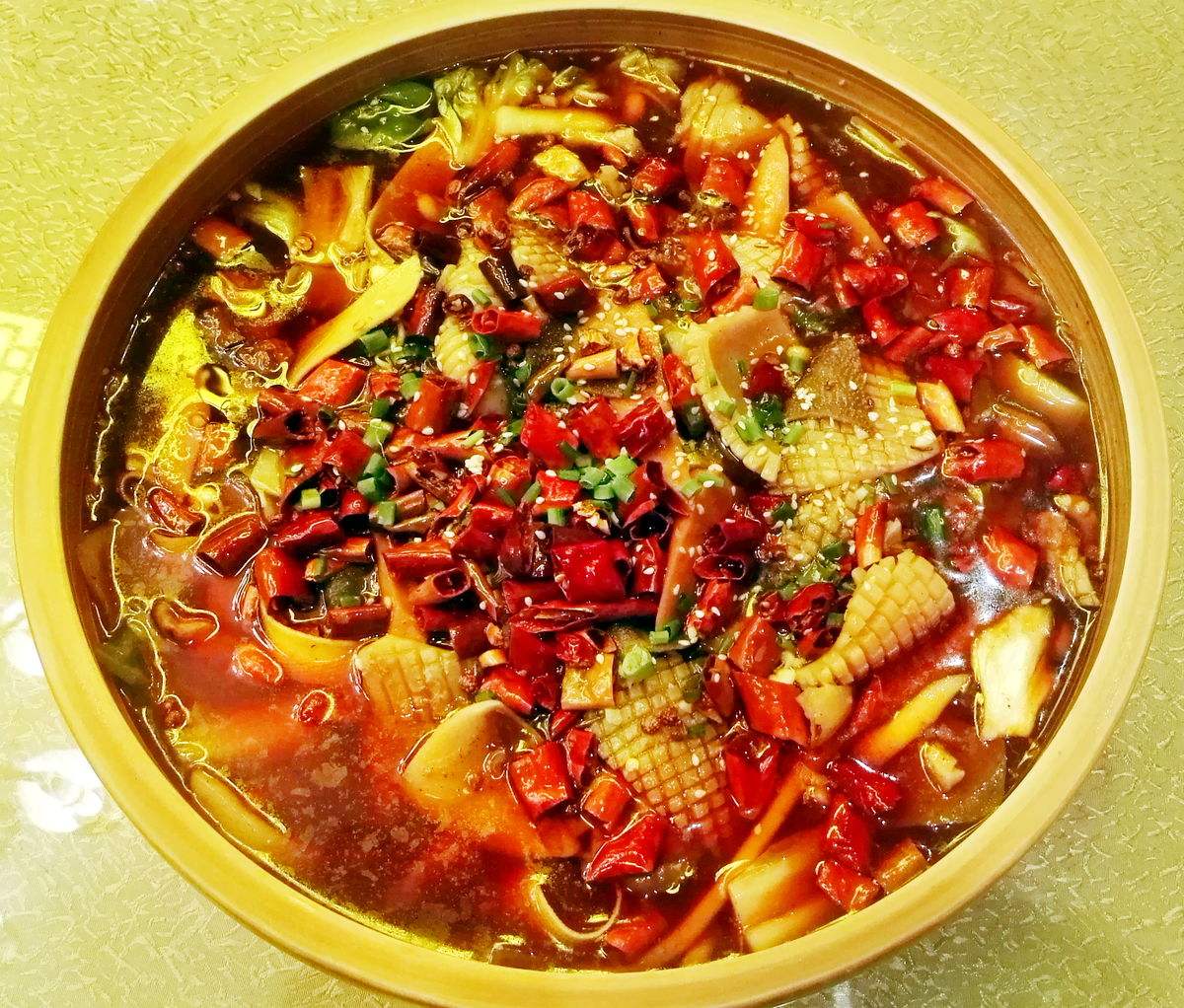 玩转重庆美食天堂，探寻正宗重庆火锅的麻辣诱惑