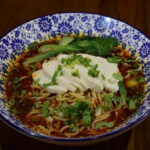 重庆美食之旅：探寻重庆小面与鸡公面的麻辣传奇