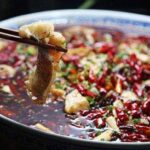 重庆美食探秘：江湖菜与尖椒鸡的麻辣诱惑，带你玩转山城味蕾之旅