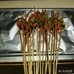 重庆美食猎奇记：烤猪鼻筋的前世今生与极致美味体验