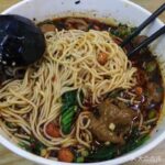 玩转重庆美食地图：重庆小面与肥肠面的舌尖诱惑