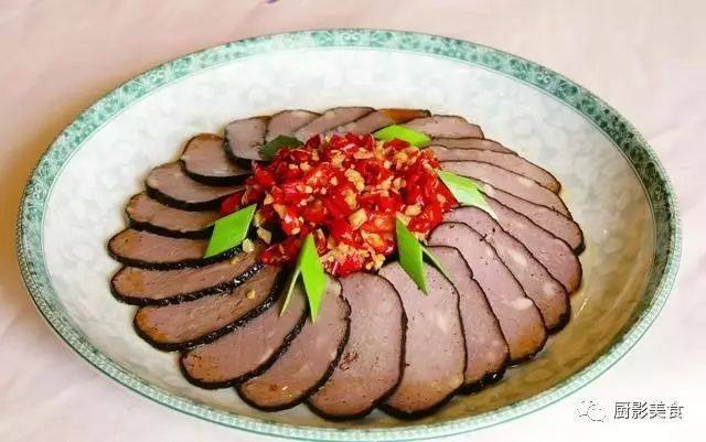 探秘重庆美食瑰宝：从山城夜景到长寿血豆腐的味觉之旅