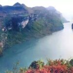 穿越重庆山水画廊：探秘乌江水系的地理奇观与人文魅力