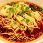 麻辣山城的美食密码：从重庆小面开始玩转这座8D魔幻都市