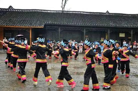 重庆土家族摆手舞：千年传承的民间音乐与舞蹈艺术