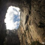 山城探秘：解码重庆喀斯特地貌的魔幻地形密码
